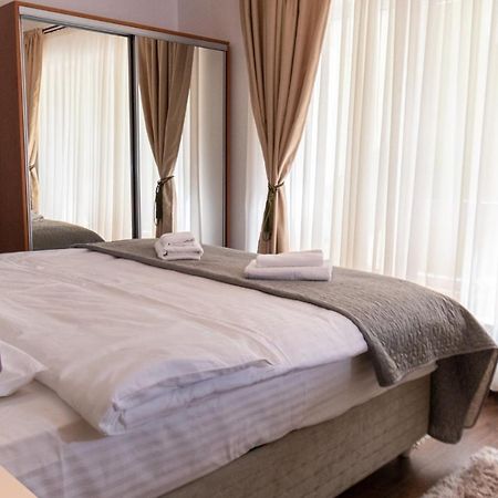 Nature Apartment - Minutes Away From The Old Town And Afi Mall Braşov Buitenkant foto