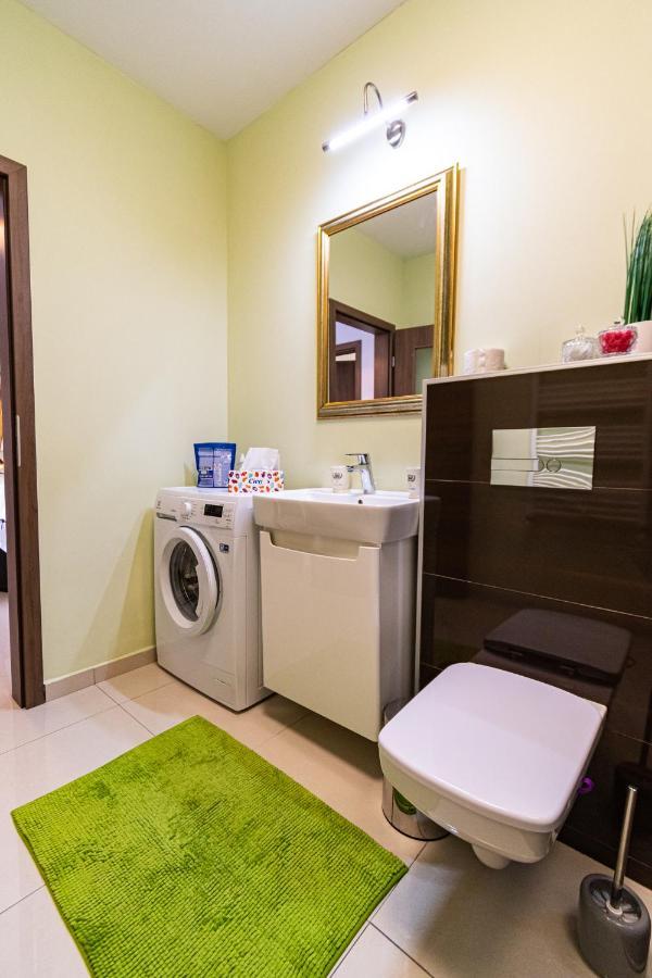 Nature Apartment - Minutes Away From The Old Town And Afi Mall Braşov Buitenkant foto