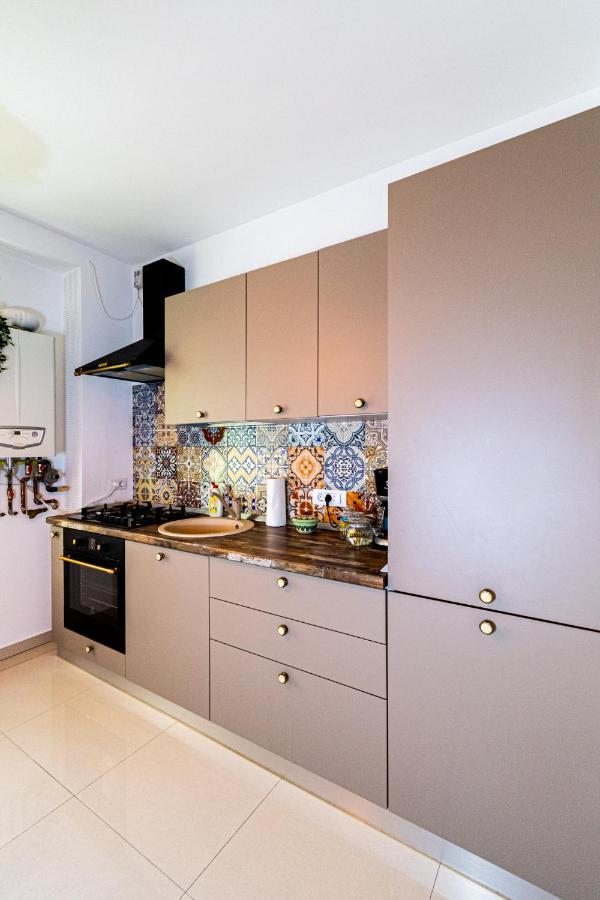Nature Apartment - Minutes Away From The Old Town And Afi Mall Braşov Buitenkant foto